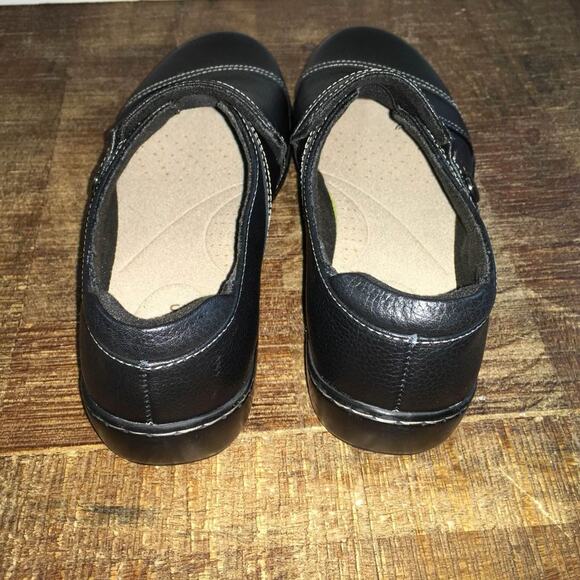 Clarks Cora Poppy Womens SlipOn Comfort Shoe Loafer Black 7.5 W Classic Normcore - Picture 5 of 8